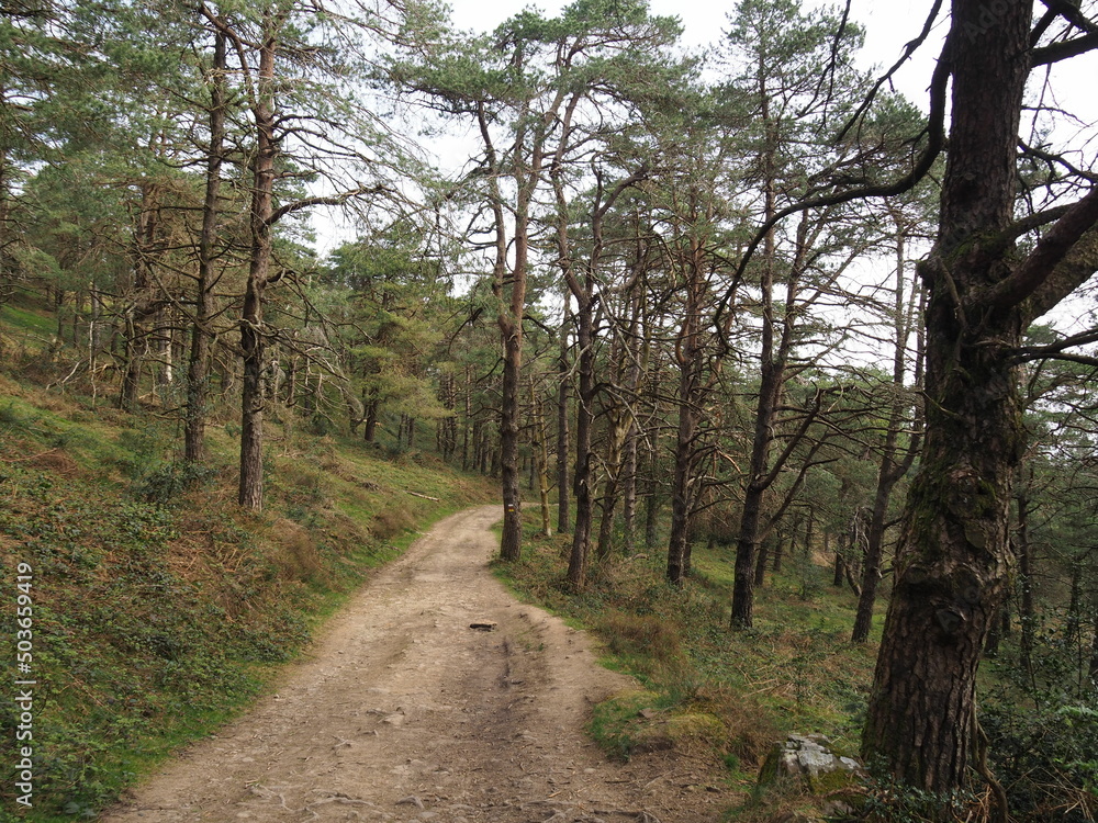 Monte Saibi, ruta de senderismo en el parque natural de Urkiola. España. Monte Saibi, ruta de senderismo en el parque natural de Urkiola. España.