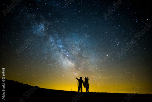 Milky way and couple in Serra Del Montsec, Lleida, Spain © Alberto Gonzalez 