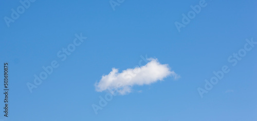Weisse Wolke am Blauen Himmel
