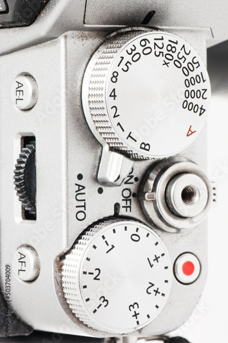 Fotografie Digital camera exposure mode dials and a release button