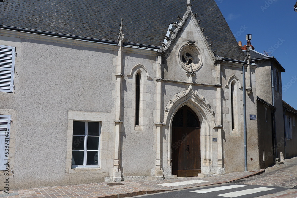Obraz premium Maison typique, vue de l'extérieur, ville de Châteauroux, département de l'Indre, France