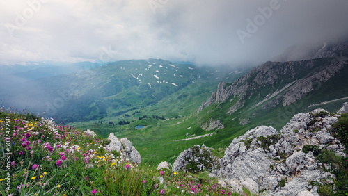 Obraz na płótnie Mountain valley on a gloomy day w salonie