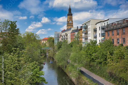 Karl Heine Kanal mit Philippuskirche, Brücke, Fluss, Wasser, Leipzig, Deutschland