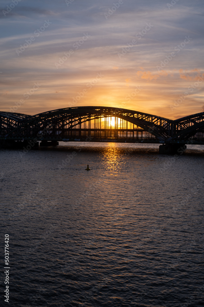 Naklejka premium elbbrücke sunset