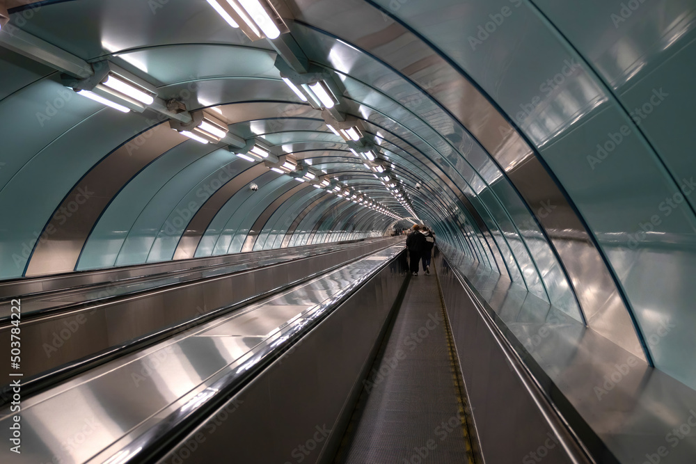 Travolator tunnel with metal and plastic finish Travolator tunnel with metal and plastic finish