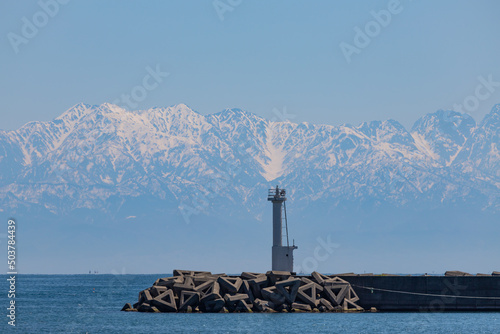 
富山湾で海越しに見える立山連峰
