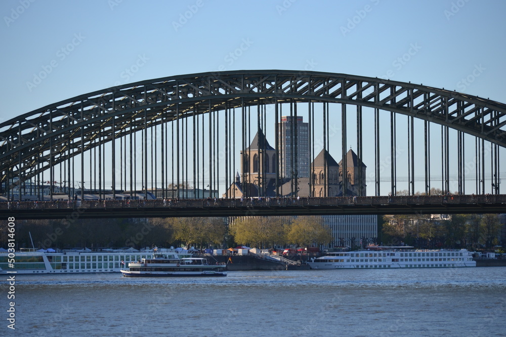 Fototapeta premium The beautiful view of Cologne at the Rhine bridge