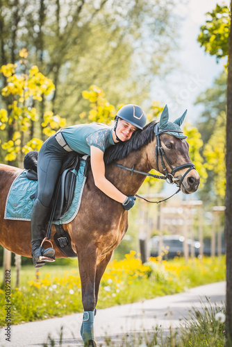 Glückliches Mädchen, mit Pferd