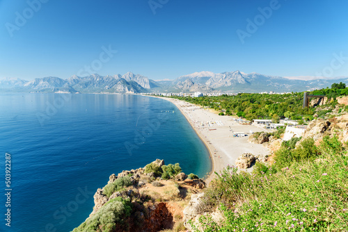 Fototapeta Naklejka Na Ścianę i Meble -  View of Konyaalti Beach and Park in Antalya, Turkey