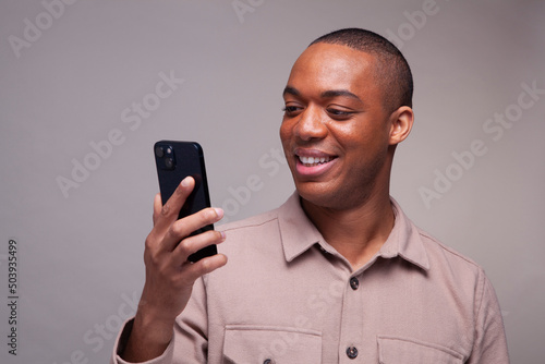 Man using smart phone © Cultura Creative