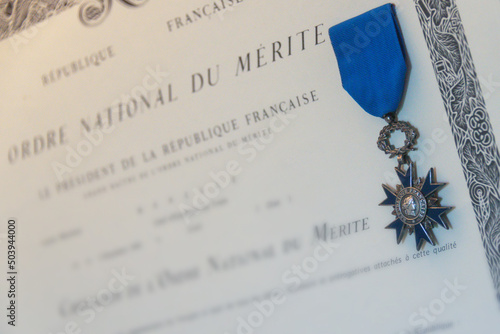 Canvastavla French medal and anonymous certificate of the National Order of Merit