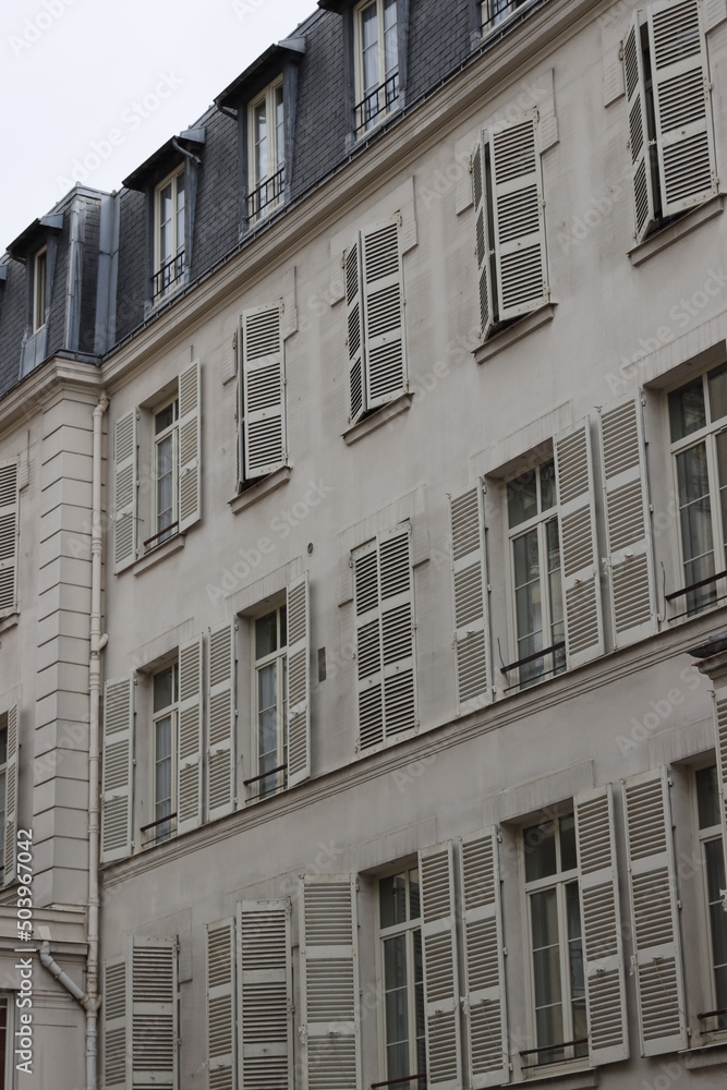 Facade of an building in Paris
