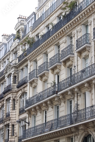 Apartment block in Paris © Laiotz
