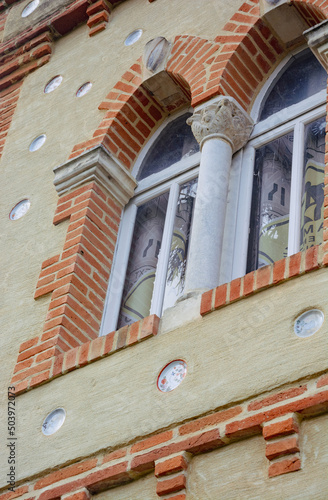 Obraz na płótnie Fragment of the house decorated with plates in the in Rieux-Volvestre, France in summer w salonie