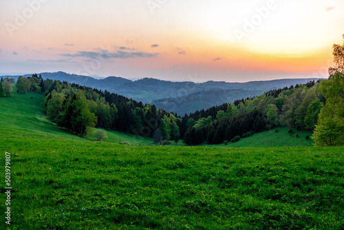 Fantastischer Sonnenunter auf den H  hen des Th  ringer Waldes bei Floh-Seligenthal - Th  ringen - Deutschland 