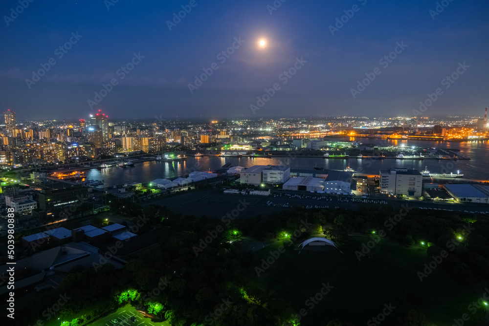 Fototapeta premium 千葉市 千葉ポートタワーから見る千葉の街並みと工業地帯 夜景