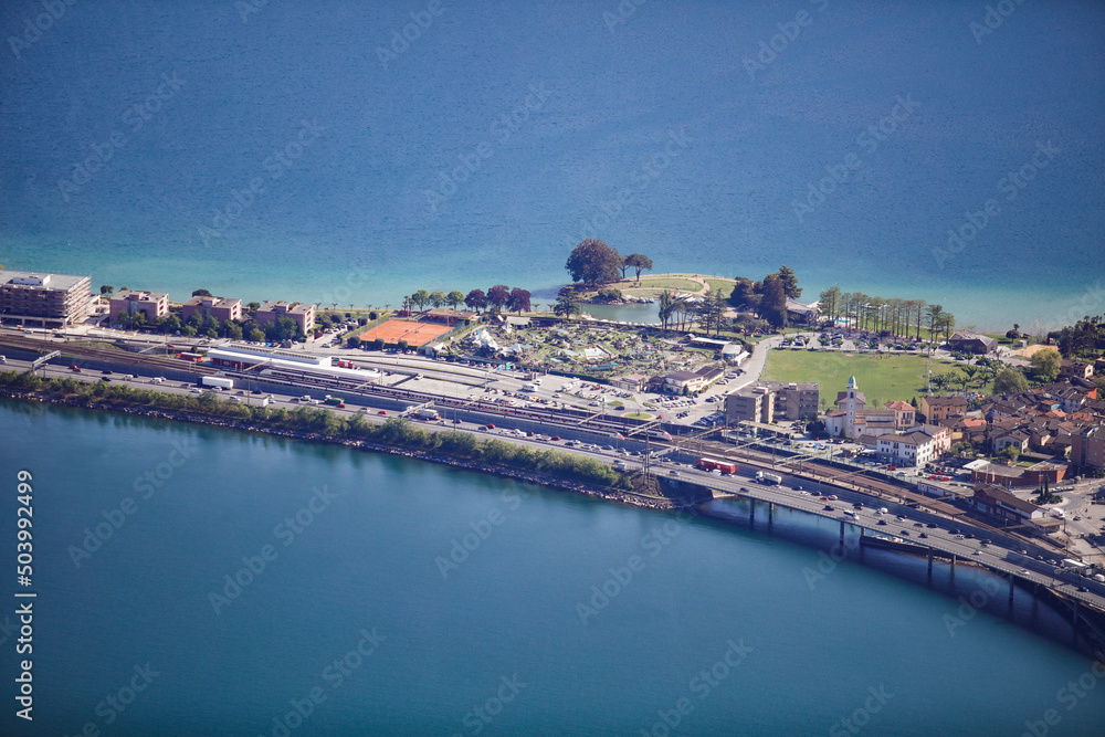 Fototapeta premium Vue aérienne du village de Melide
