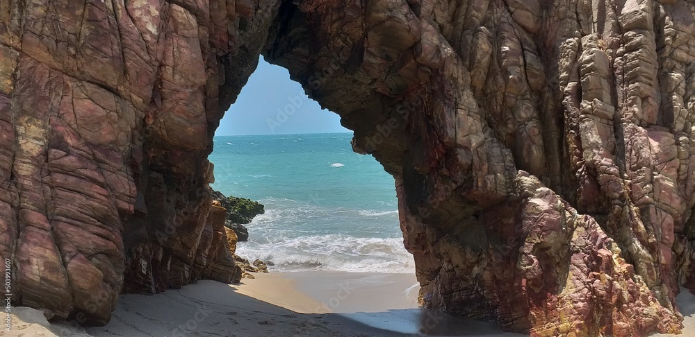 custom made wallpaper toronto digitalUm dos cartões postais da Vila de  Jericoacoara no estado do Ceara, é uma pedra alta  com uma fenda no meio chamada Pedra Furada.