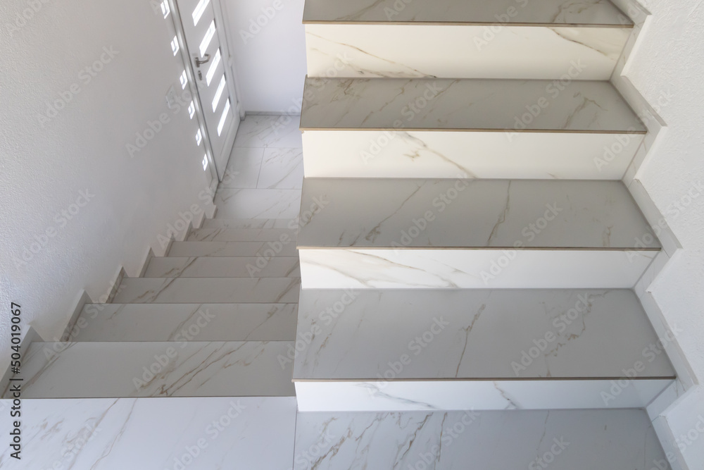 Obraz premium Elegant staircase with white marble steps