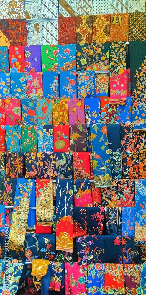 Obraz premium An Indonesian Batik design in a beautiful background with many colors