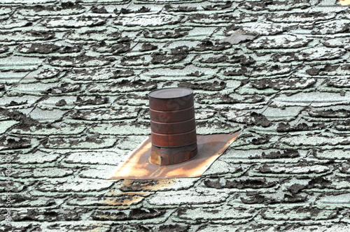 Canvas-taulu Rusted air vent on weathered damaged roof shingles destroyed by hail and incleme