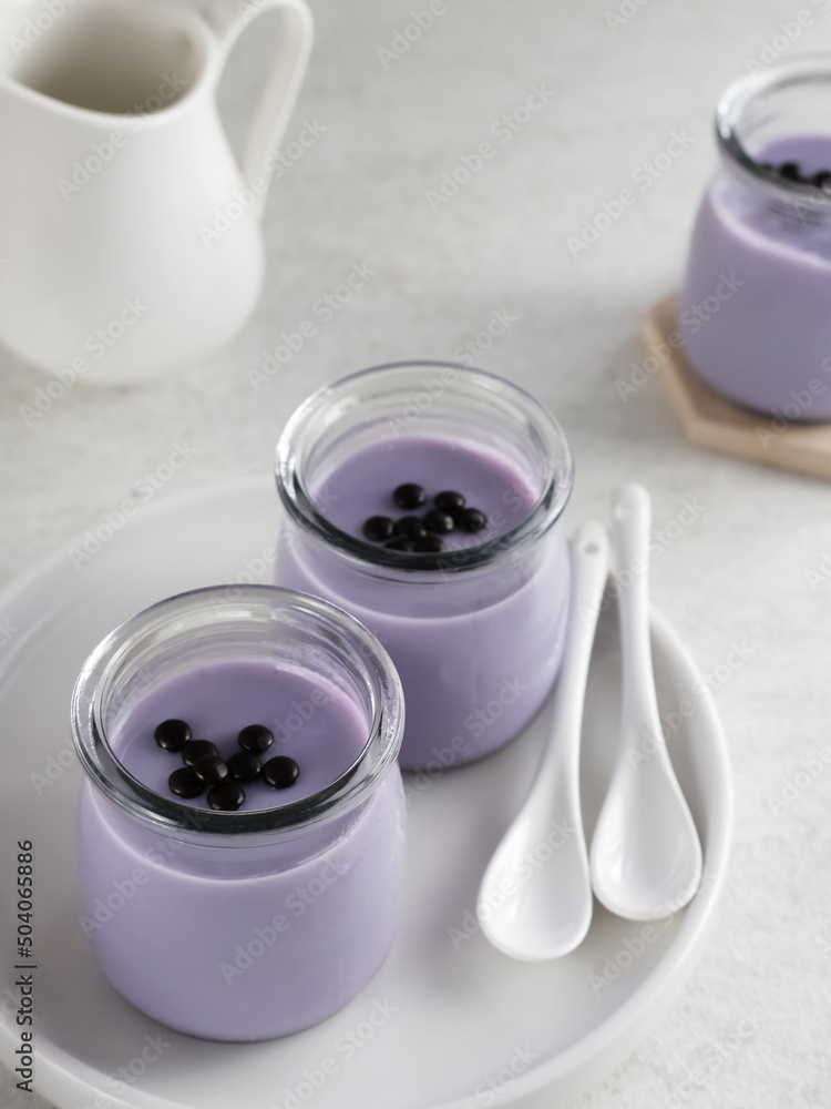 Silky pudding topped with chocochips. Served in a jar with a white background. Very fresh and healthy
Silky pudding topped with chocochips. Served in a jar with a white background. Very fresh and healthy