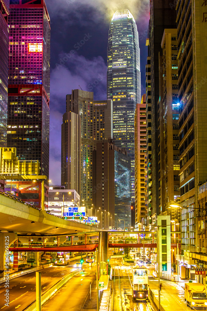 Obraz premium Retro tram on evening Hong Kong Central