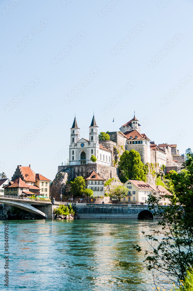 Aarburg, Kirche, Festung, Aare, Fluss, Altstadt, Altstadthäuser, Flussufer, Uferweg, Brücke, Aargau, Zofingen, Frühling, Sommer, Schweiz