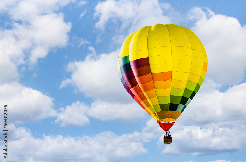 Naklejka premium Colorful hot air balloon flying over blue sky