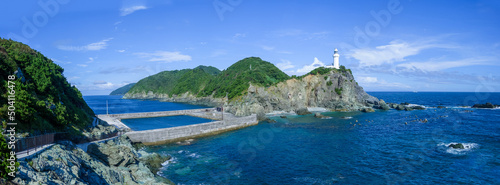佐田岬灯台と遊歩道のパノラマ
