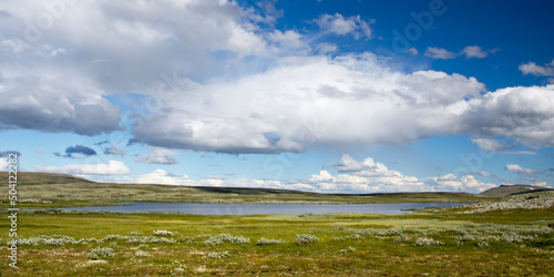 Panorama sur un lac de montagne en Norvège © MARC MEINAU