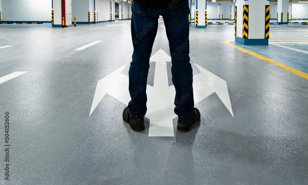 Obraz premium Man legs standing in front of three direction arrows