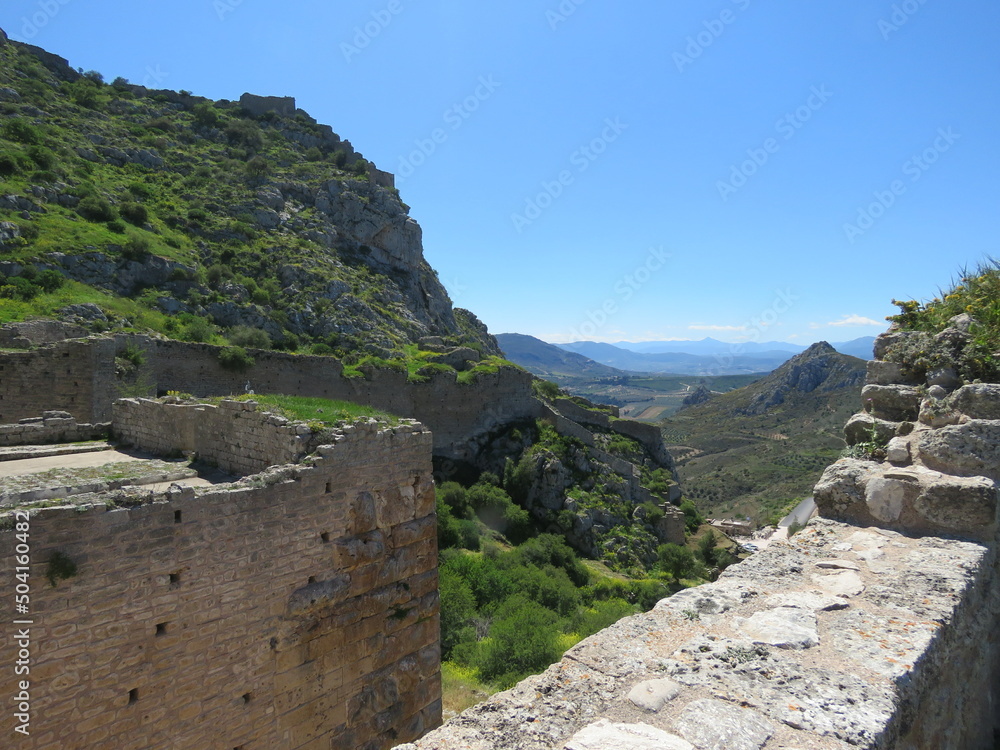 Paisaje entre las ruinas de Acrocorinto. Grecia