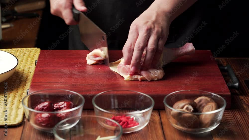 Mushroom chicken soup making process and side dishes