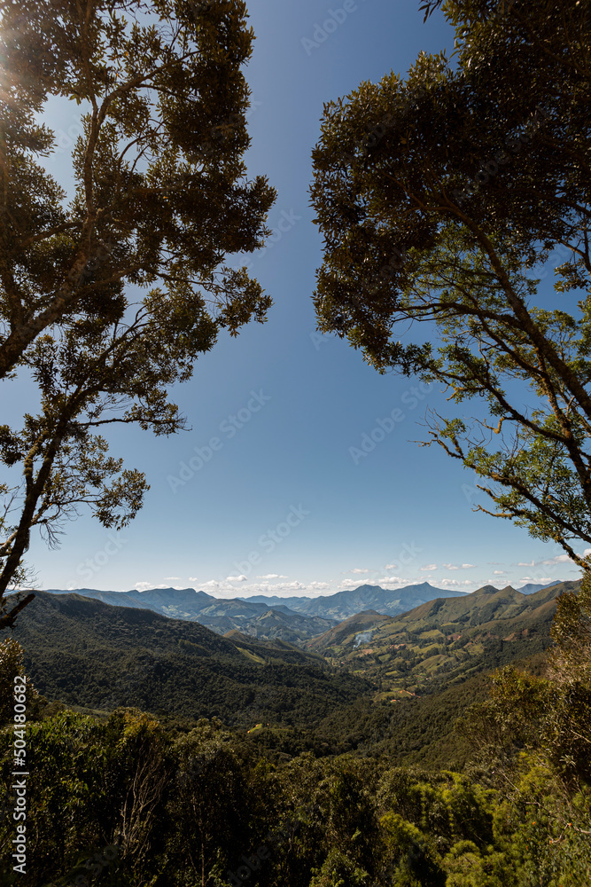 Alagoa, Minas Gerais, Brasil: Mirante na estrada de ligação entre Itamonte e Alagoa na Serra da Mantiqueira de Minas Gerais. Alagoa, Minas Gerais, Brasil: Mirante na estrada de ligação entre Itamonte e Alagoa na Serra da Mantiqueira de Minas Gerais.