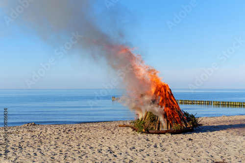 Osterfeuer am Strand 1