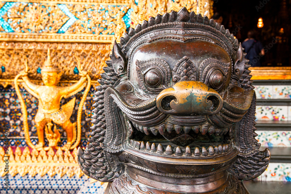 Obraz premium The lion statues in Wat Phra Keaw (The Royal Grand Palace), Those are building around Temple of Emerald Buddha, Bangkok, Thailand.