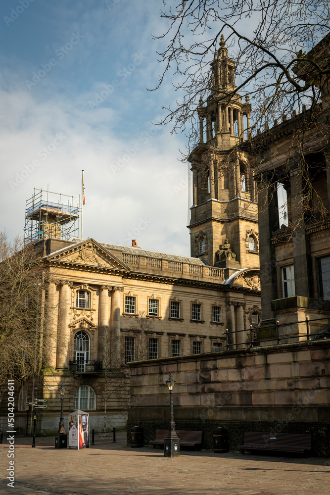 Fototapeta premium The sessions courthouse and Harris museum and art gallery are popular tourist destinations in the Preston, England, town square.
