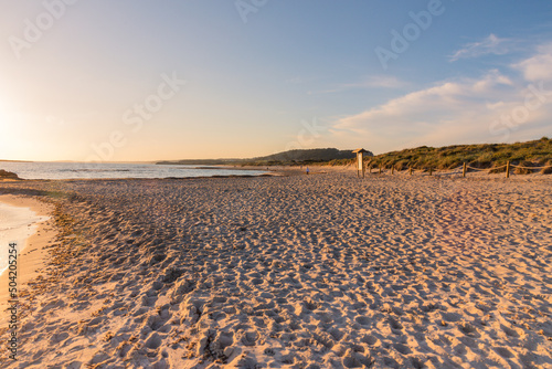 Puesta de sol en la playa de Son Bou  en Menorca  Islas Baleares  Espa  a 