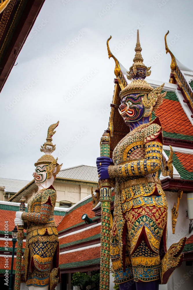 Guerreros guardianes de templo budista