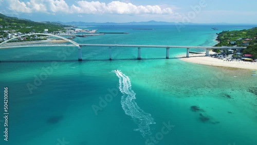 【空撮動画・沖縄】沖縄県瀬底島と瀬底大橋を航空撮影①