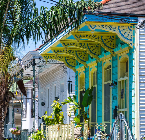 Tableau sur toile Row of colorful historic shotgun houses in Faubourg St