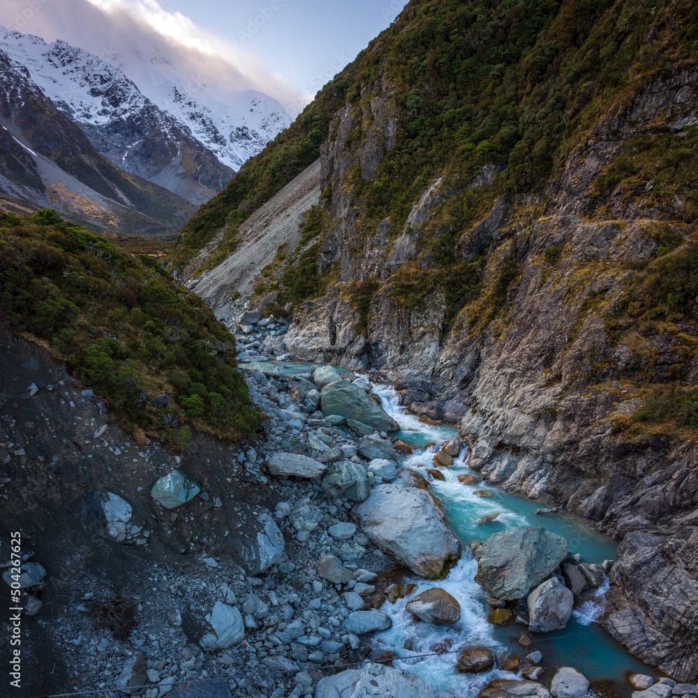 Obraz premium A clear Winter's day in Aoraki Mount Cook National Park, New Zealand