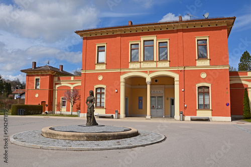 Der Bahnhof von Possenhofen bei Starnberg mit dem Kaiserin Elisabeth Denkmal auf dem Vorplatz photo