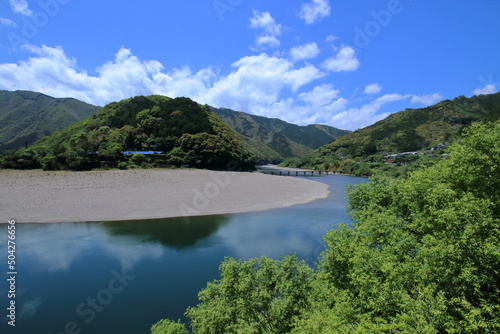 四万十川の風景 新緑 （高知県 四万十市 いわまちんかばし）