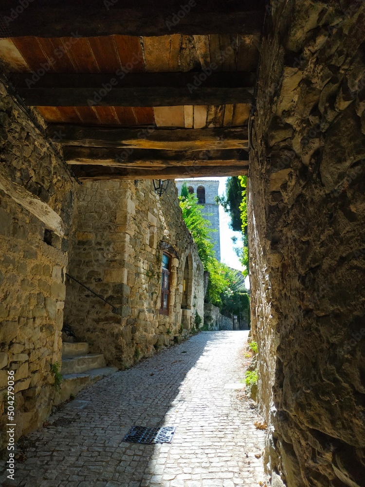 Obraz premium Vieilles calades (ruelles en pierres) en Drôme provençale, Châteauneuf-de- Mazenc, France