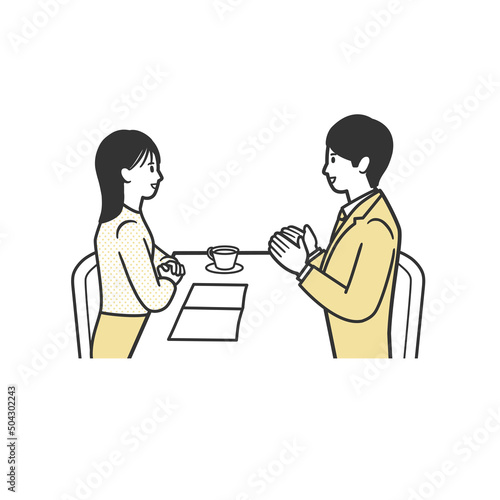 女性に説明をするビジネスマン