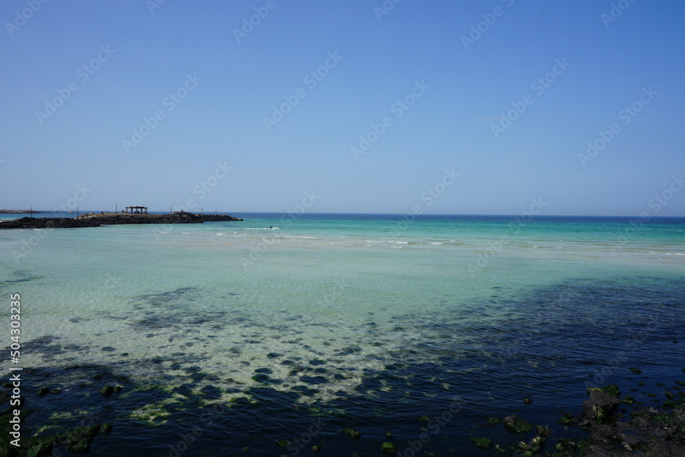 Obraz premium clear sea and people