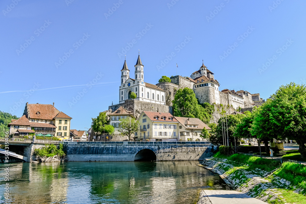 Aarburg, Kirche, Festung, Aare, Fluss, Altstadt, Altstadthäuser, Flussufer, Uferweg, Brücke, Aargau, Zofingen, Frühling, Sommer, Schweiz Aarburg, Kirche, Festung, Aare, Fluss, Altstadt, Altstadthäuser, Flussufer, Uferweg, Brücke, Aargau, Zofingen, Frühling, Sommer, Schweiz