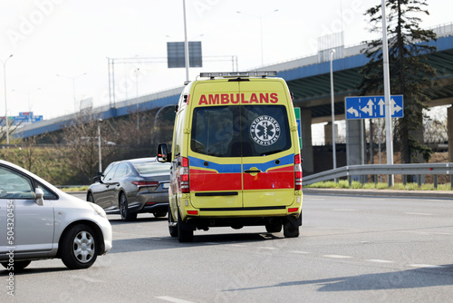 Karetka pogotowia na zabezpieczeniu imprezy państwowej polski we wrocławiu